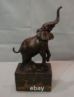 Sculpture Statue of an Elephant in Animalier Style, Art Deco and Art Nouveau Bronze Mass