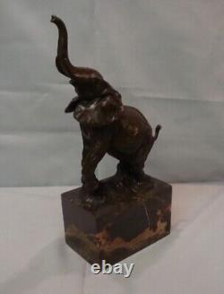 Sculpture Statue of an Elephant in Animalier Style, Art Deco and Art Nouveau Bronze Mass