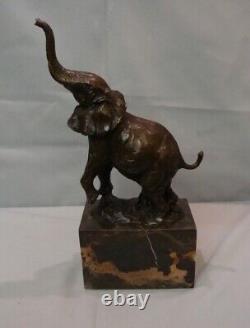 Sculpture Statue of an Elephant in Animalier Style, Art Deco and Art Nouveau Bronze Mass