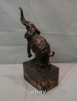 Sculpture Statue of an Elephant in Animalier Style, Art Deco and Art Nouveau Bronze Mass