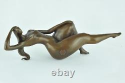 Sculpture of a Sexy Dancer in Pin-up Style Art Deco and Art Nouveau Bronze.