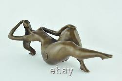 Sculpture of a Sexy Dancer in Pin-up Style Art Deco and Art Nouveau Bronze.