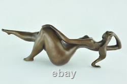 Sculpture of a Sexy Dancer in Pin-up Style Art Deco and Art Nouveau Bronze.