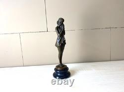 Sharing Sculpture the Sad Girl in Bronze Art Deco after Demetre Chiparus