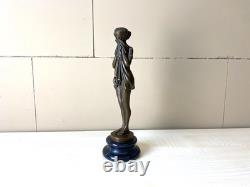 Sharing Sculpture the Sad Girl in Bronze Art Deco after Demetre Chiparus