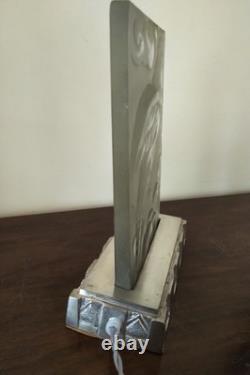 Silvered bronze lamp, Art Deco molded pressed glass plaque, 1930, attributed to Etling Sabino