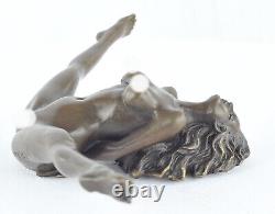 Solid bronze pin-up sexy style Art Deco and Art Nouveau style statue sculpture