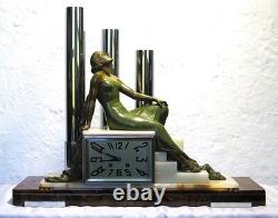 Splendid Art Deco bronze, chrome, and onyx clock<br/>