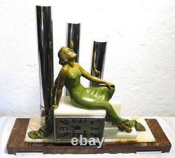 Splendid Art Deco bronze, chrome, and onyx clock <br/> 
