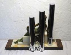 Splendid Art Deco bronze, chrome, and onyx clock  <br/>
  
