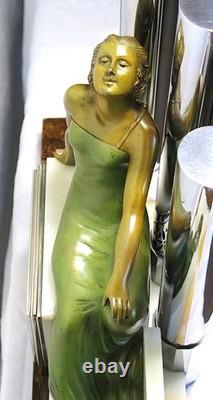 Splendid Art Deco bronze, chrome, and onyx clock
<br/>   