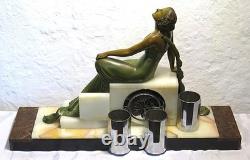 Splendid Art Deco bronze, chrome, and onyx clock
<br/>