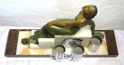 Splendid Art Deco bronze, chrome, and onyx clock<br/>


