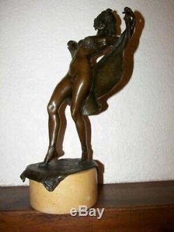 Statue Bronze Art Deco. Statue Signed Bergman. Large Bronze From Vienna