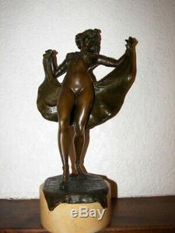 Statue Bronze Art Deco. Statue Signed Bergman. Large Bronze From Vienna