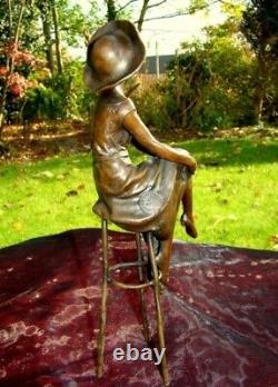Statue Demoiselle Pin-up Hat Art Deco Style Art Nouveau Bronze Massive Bronze
