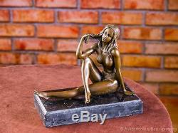 Statue Of Nude Woman Old Style / Art Deco Bronze Sculpture
