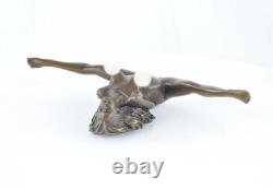 Statue Sculpture Pin-Up in a Sexy Art Deco / Art Nouveau Style, Solid Bronze Signed