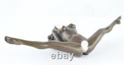Statue Sculpture Pin-Up in a Sexy Art Deco / Art Nouveau Style, Solid Bronze Signed