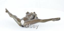 Statue Sculpture Pin-Up in a Sexy Art Deco / Art Nouveau Style, Solid Bronze Signed