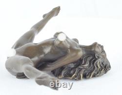 Statue Sculpture Pin-Up in a Sexy Art Deco / Art Nouveau Style, Solid Bronze Signed