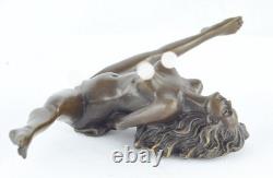Statue Sculpture Pin-Up in a Sexy Art Deco / Art Nouveau Style, Solid Bronze Signed