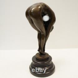 Statue Sculpture of a Sexy Pin-Up Dancer in Art Deco / Art Nouveau Style, Bronze
<br/>	  