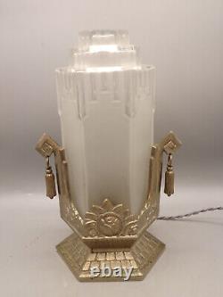 Table lamp, bedside, desk. Silvered bronze, molded glass, Art Deco. Signed Gilles