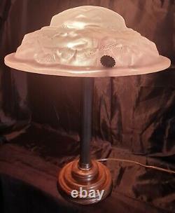 Very Beautiful Bronze Lamp Where Art-deco Laiton In Moulded Glass