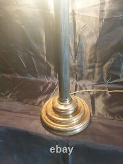 Very Beautiful Bronze Lamp Where Art-deco Laiton In Moulded Glass