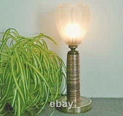 Vintage Modernist Art Deco Lamp in Solid Bronze with Glass Shade from the 1930s/1940s