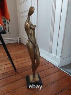 Woman statue / art deco