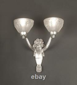 A. Fichet/hanots Paire D'appliques Art Déco En Bronze Et Verre Moulé-pressé