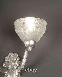 A. Fichet/hanots Paire D'appliques Art Déco En Bronze Et Verre Moulé-pressé