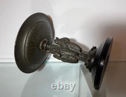 Antique Coupe Art Dèco en bronze ornée d'un marabout africain tenant un serpent