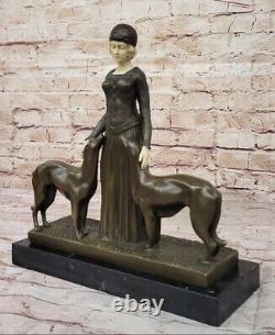 Art Déco Nouveau Superbe Femme Avec Her Deux Chiens Bronze Statue'Lost' Cire