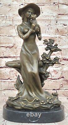 Art Déco Sculpture Victorien Femme Fille Assis Avec Chien Bronze Statue