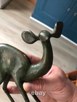 Beau Bronze Patiné Art déco Biche Faon signé SCHOTT 17cm