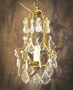 Beau lustre ancien en bronze et pampilles de cristal taillé. H. 45 cm