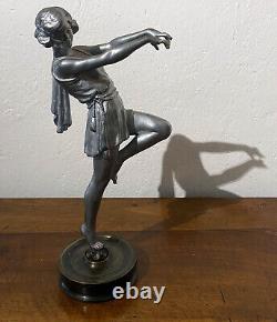 Beau régule Art Déco Danseuse sur socle bronze circa 1930