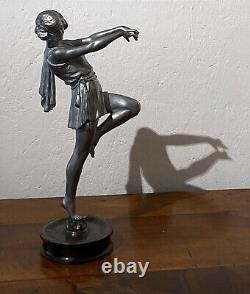 Beau régule Art Déco Danseuse sur socle bronze circa 1930