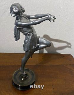 Beau régule Art Déco Danseuse sur socle bronze circa 1930