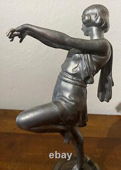 Beau régule Art Déco Danseuse sur socle bronze circa 1930