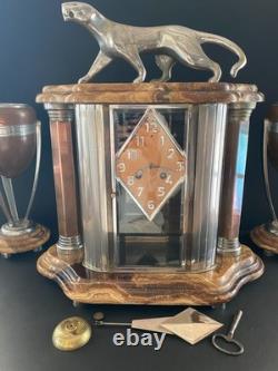 Belle et grande Pendule ART DÉCO / Panthère en bronze argenté / Adnet / 1930