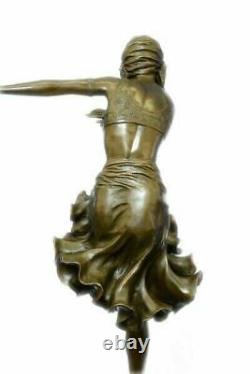 Bronze Art Déco Danseuse Égyptien Danseuse Footsteps, Signée D. H. Statue