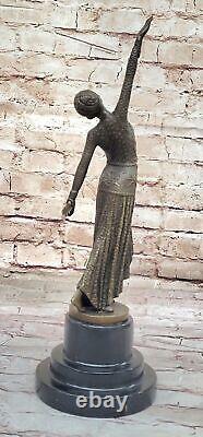 Bronze Sculpture Après Chiparus Peint Art Déco Femelle Robe Signée Statue