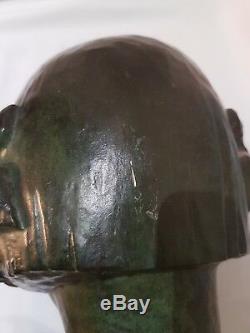 Buste de jeune nymphe. Bronze Art Déco à belle patine verte signé Schmitt