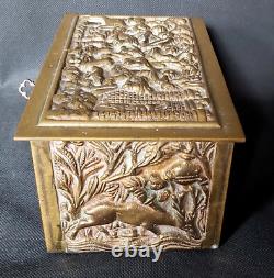 Coffret en bronze Boîte à bijoux Décor toute face thème CHASSE à COURRE