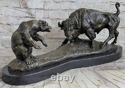 Confrontation Entre Buffalo Et Ours Par Barye Art Déco Grand Bronze Sculpture