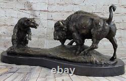 Confrontation Entre Buffalo Et Ours Par Barye Art Déco Grand Bronze Sculpture